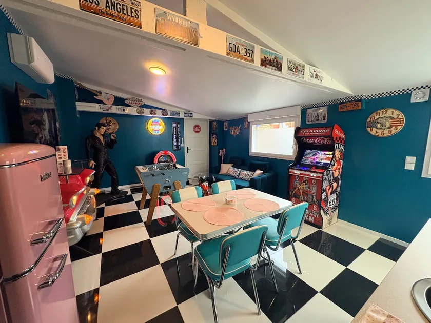 Retro-chic suite with hot tub on the terrace - Image 1