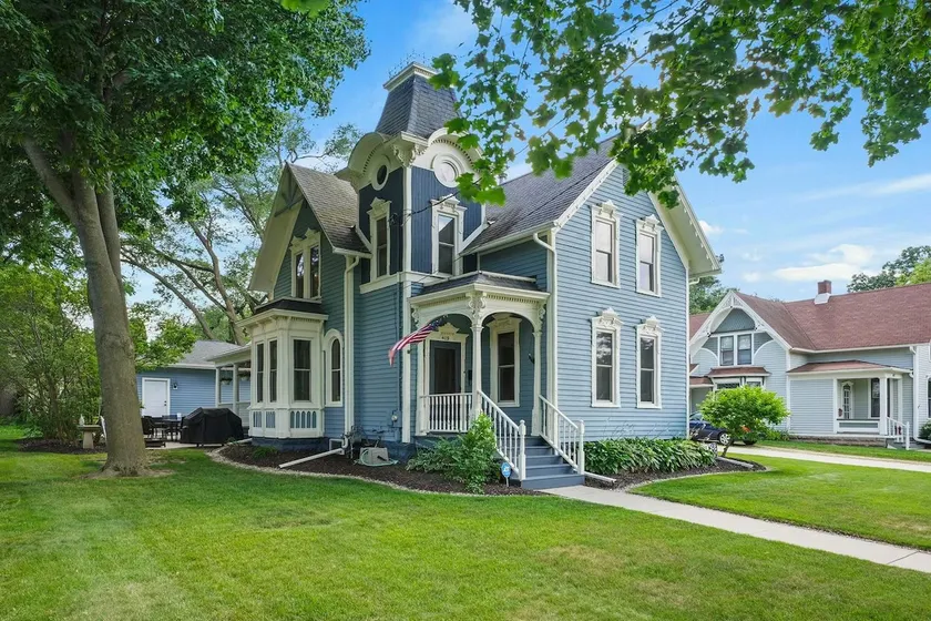 The Ainsworth House | Historic Victorian 3BR Gem - Image 1