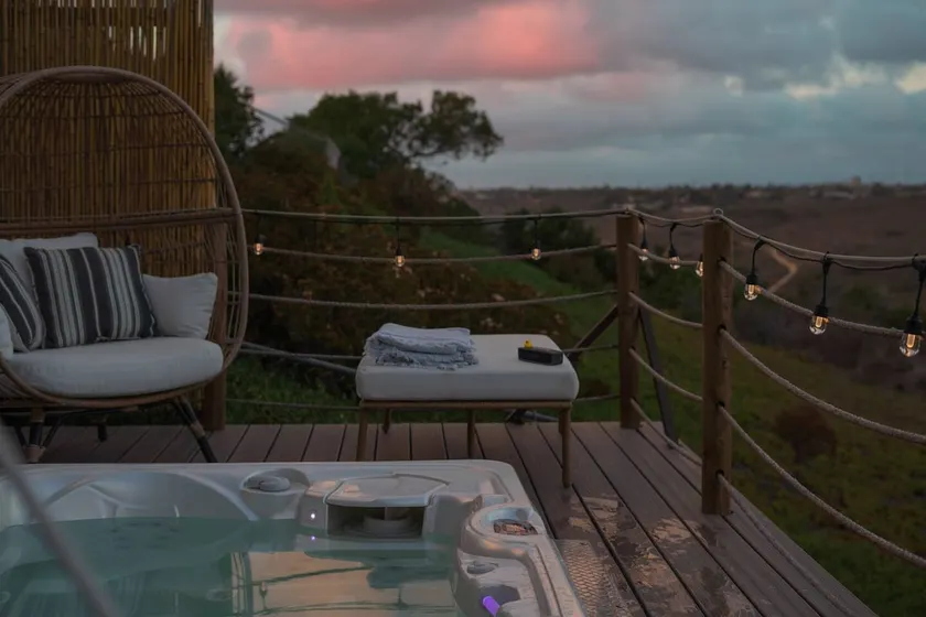 Serene Love Shack with Amazing Views - Image 1