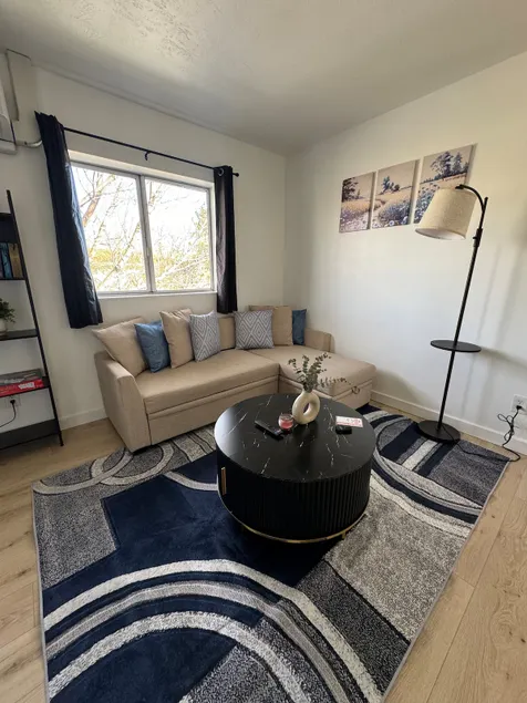 Cozy blue house - Image 1
