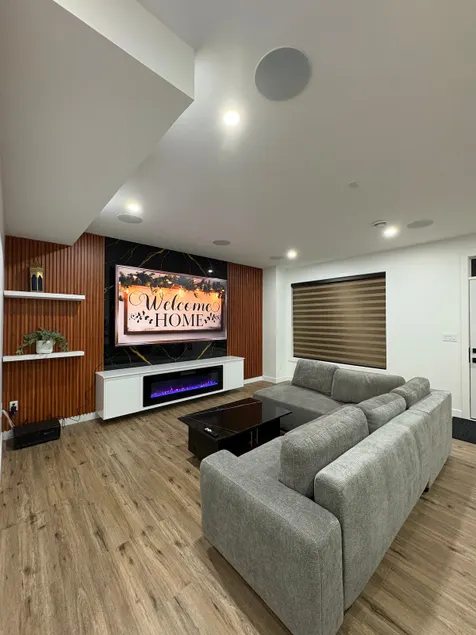 Luxury Walkout Basement Suite in Winnipeg - Image 1