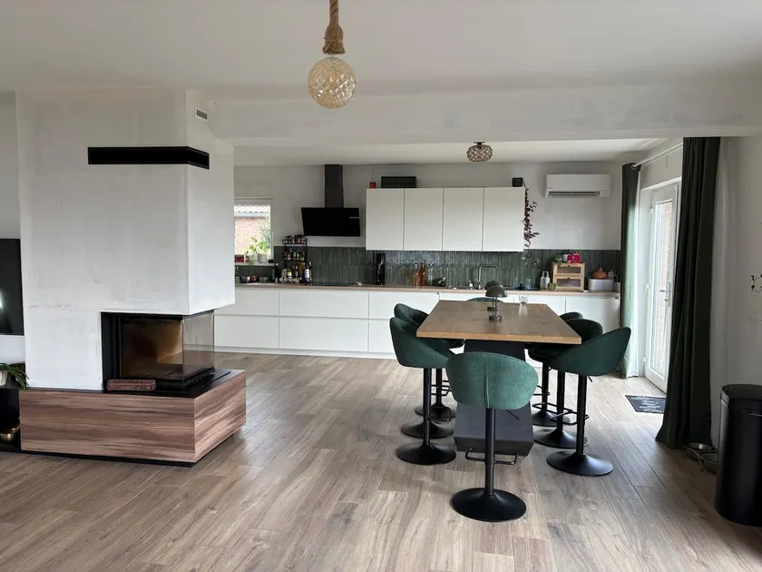 Countryside & City | Sleeps 8 | 4 Beds Wellness Center - Image 1