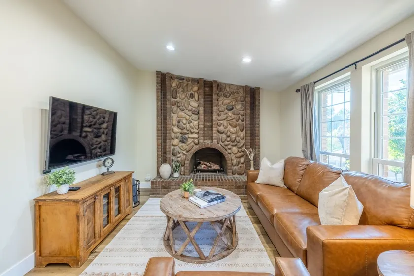 Saddle House w/ Saloon| Hot Tub | Fireplace | Ski House - Image 1