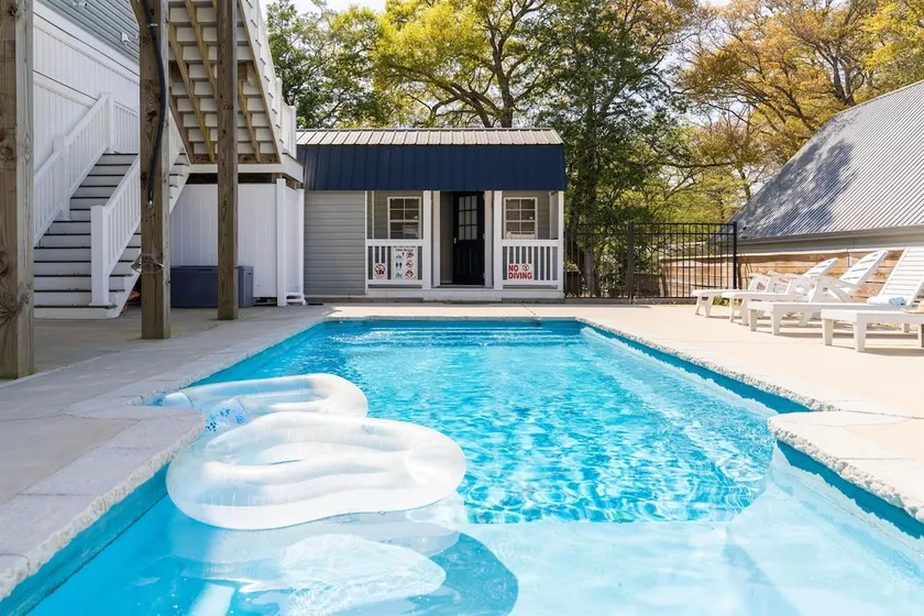 Pool + 6-Person Golf Cart | Emerald Isle - Image 1