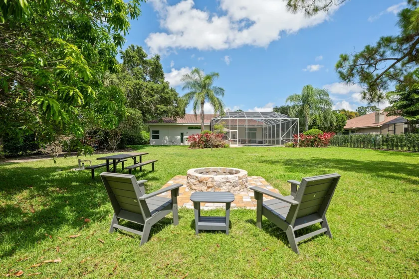 Diamond Retreat 4- bedroom Estate home in Parkland - Image 1