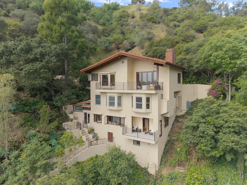3 story hideaway in Beverly Hills - Image 1