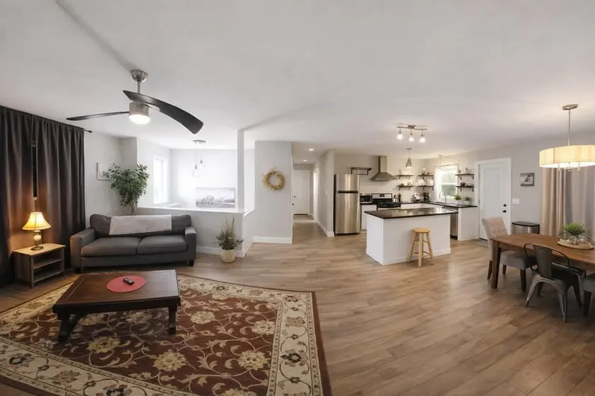 Country lake home - Image 1