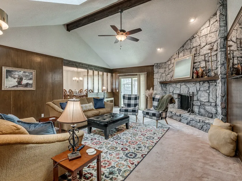 Spacious retreat in the heart of south Tulsa! - Image 1