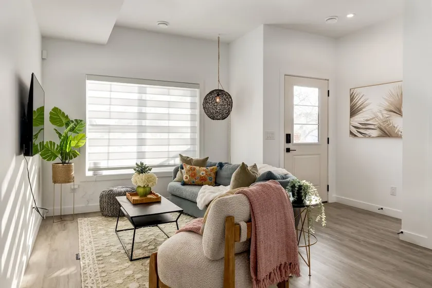 ”Cozy Up” Brand new 3 Bdrm TH in Killarney! - Image 1