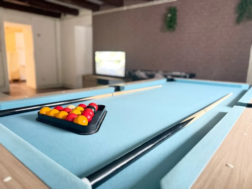 Spacious 4-room apartment + billiards, chic & friendly atmosphere - Image 1