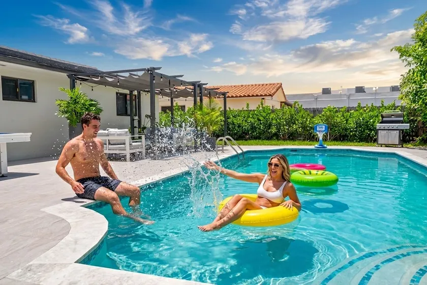 Relax Villa • Heated Pool, BBQ, Pool Table, Court - Image 1