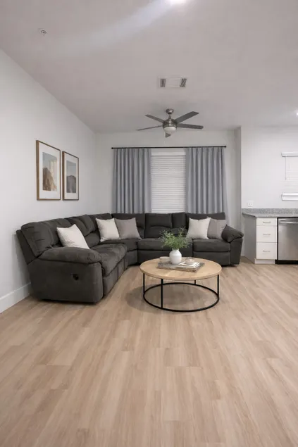 Ground-Floor 1BR Comfort Suite - Image 1