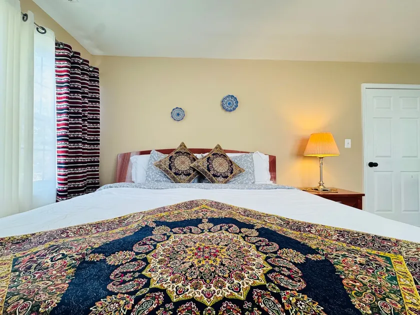 Luxury Persian-Themed 4BR Stay | Family & Groups - Image 1