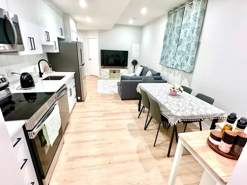 Comfy Suite Near University And Hospital - Image 1
