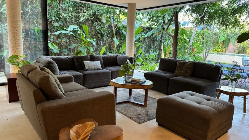 Beautiful, comfortable, and spacious house with a pool - Image 1
