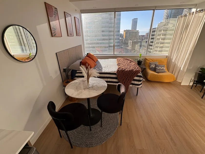 Skyline 808 | Rogers View + AC Fast Wi-Fi Parking - Image 1