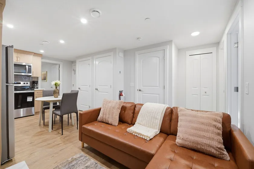Luxury 2Bedroom Suite with Park Views in Calgary - Image 1
