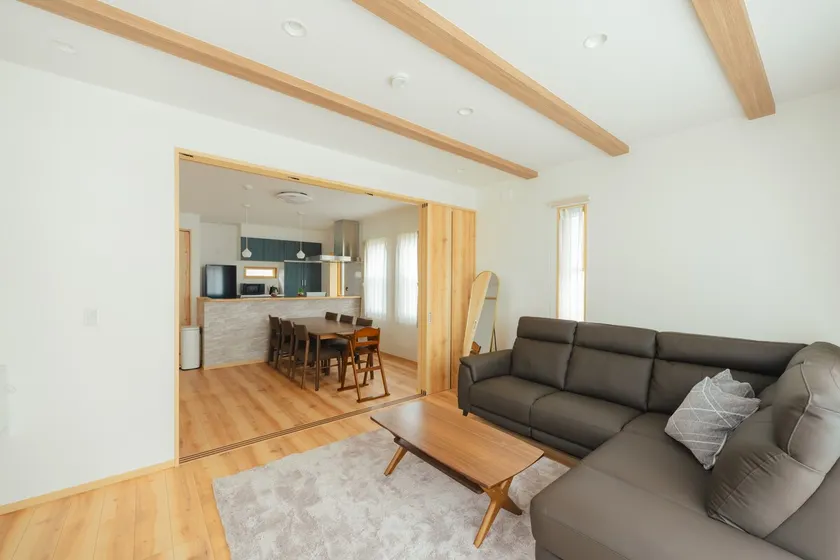 Newly built 3LDK apartment/10 minutes to the airport/High-speed Wi-Fi/2 free parking spaces/Maximum 7 people - Image 1
