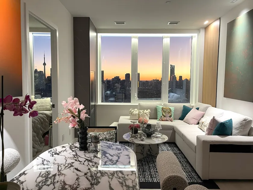 Panoramic Skyline Penthouse 2b2b Executive Suites - Image 1