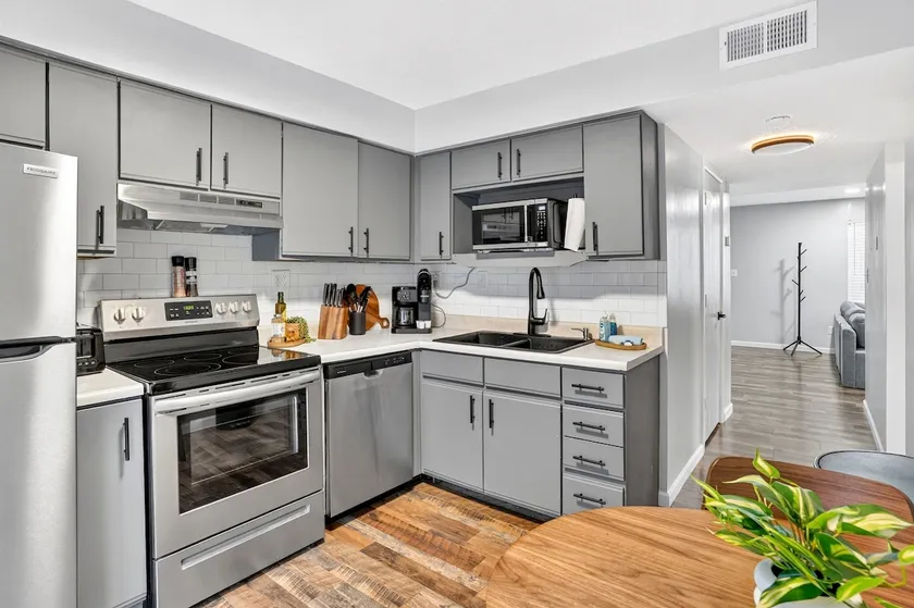 Newly remodeled condo in the heart of Springfield - Image 1