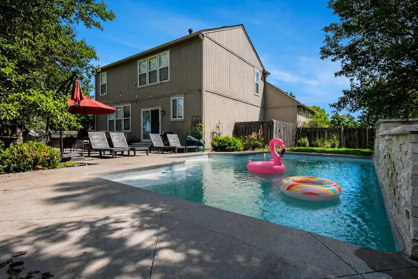 KC Oasis - Pool~Hot Tub~Sauna~Theatre & More! - Image 1