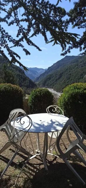 Mountain apartment with garden - Image 1