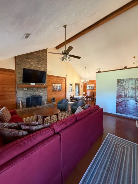 The Piney Woods Cabin - Image 1