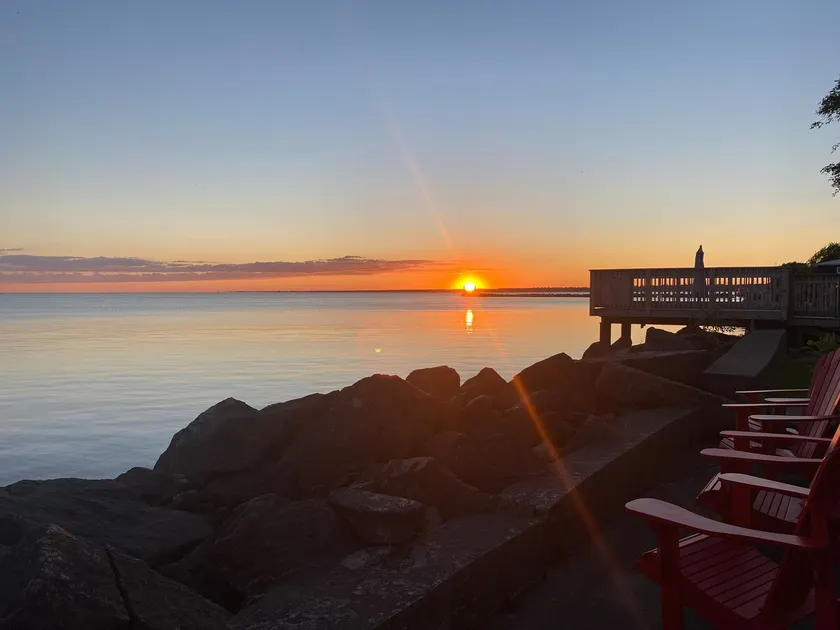 Beautiful Lakefront Cottage close to Point Pelee - Image 1
