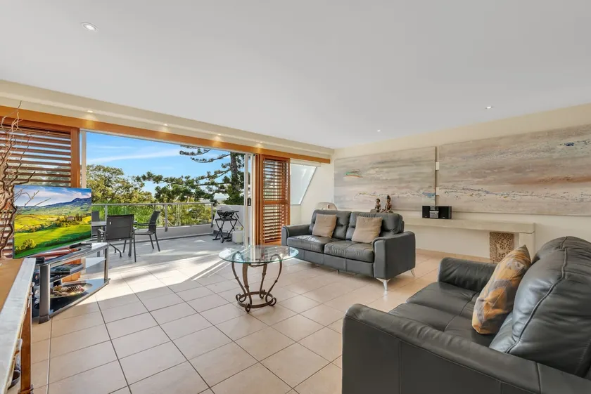 Noosa Views 4 Relaxed Coastal Escape - Image 1
