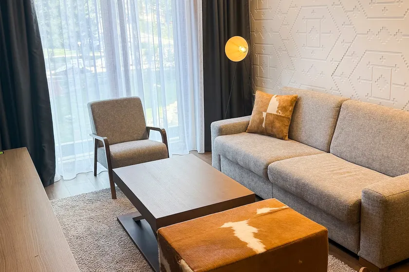 Golden Pine Spa Apartment - Image 1