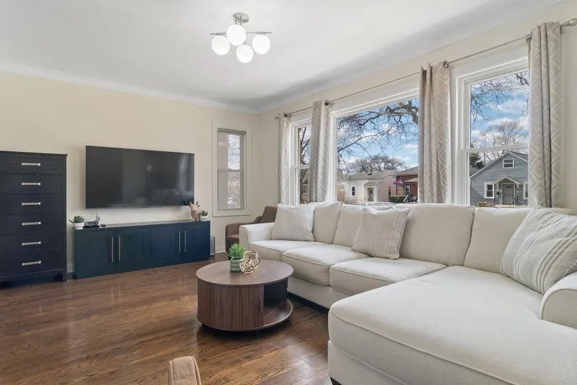 Charming Jefferson Park Bungalow near O’Hare - Image 1