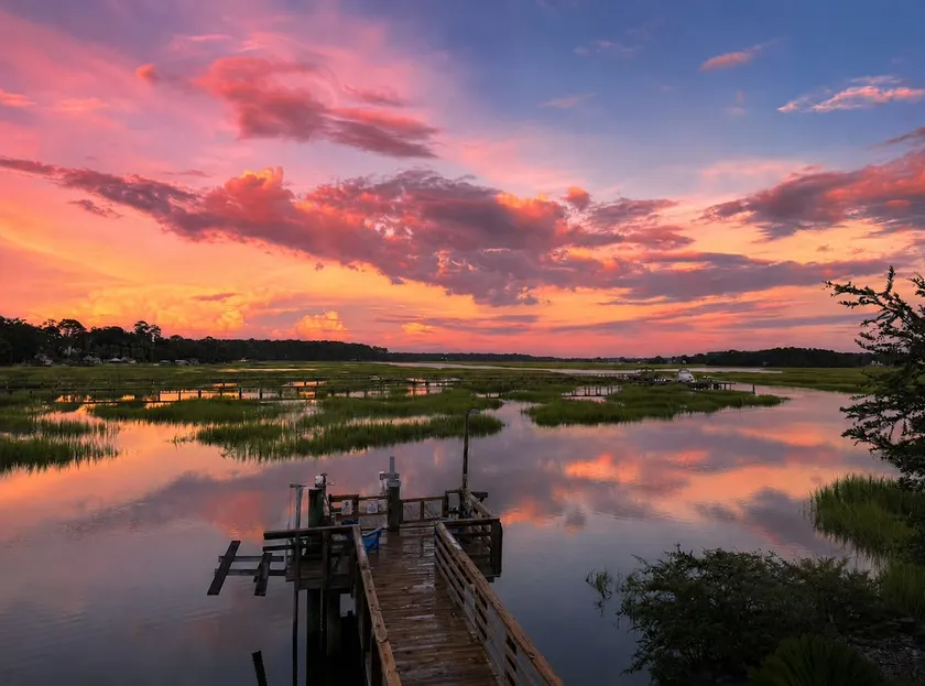 Waterfront escape w/private dock +Fire Pit Near DT - Image 1