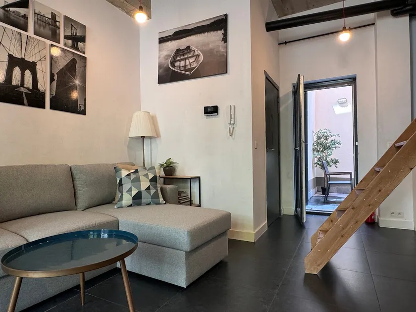 Modern Studio with Private Garden Walk to Center - Image 1