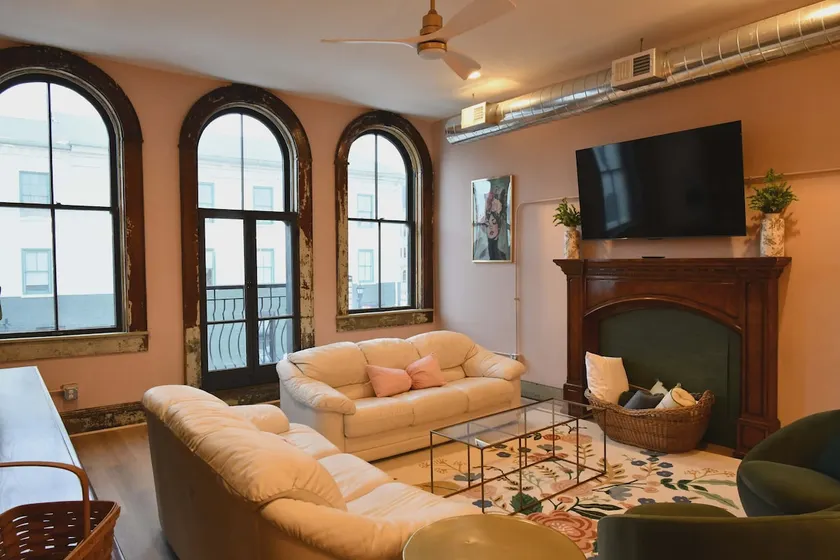 A historic downtown stay at The Henry 2! - Image 1
