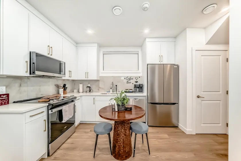 Brand New! Modern 2 Bedroom Suite Near YYC Airport - Sleeps 4 - Image 1