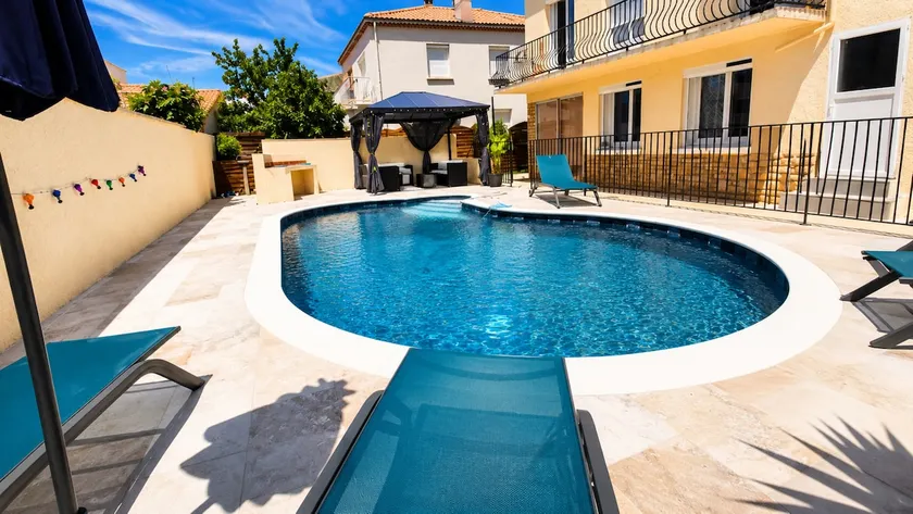 Villa des Romarins, Bali-style pool, hot tub, 10 people - Image 1