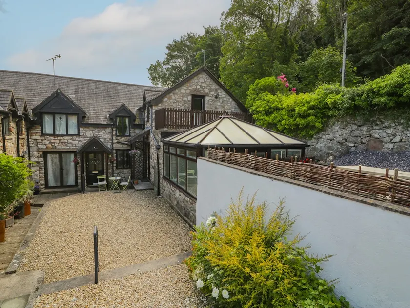 Ivy Cottage - Image 1