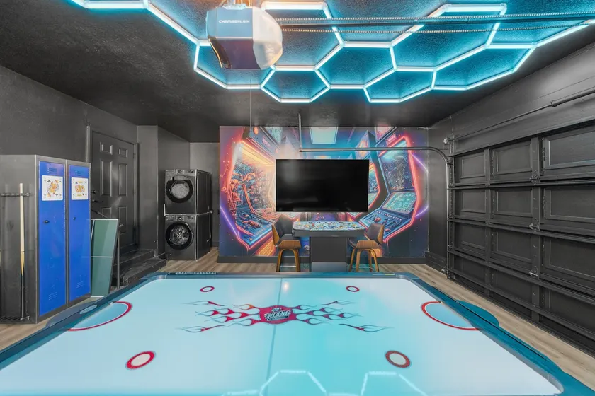 Ocala’s #1 Game Room · Pool · Hot Tub · Sleeps 8 - Image 1