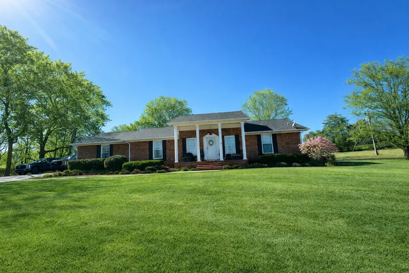 Estate at Sulphur Creek - Image 1