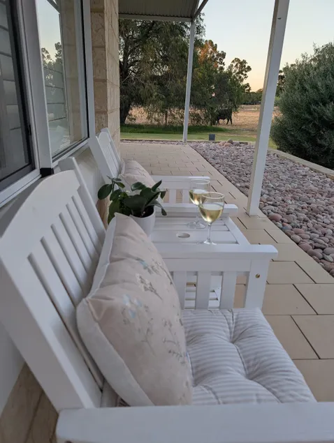 Elegant Country Views + Mini Home Theatre - Image 1