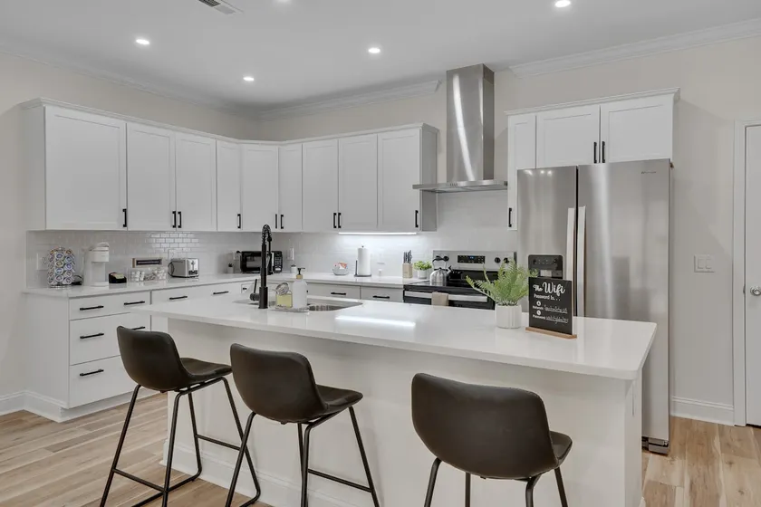 Pristine Stay Near Duke | No Carpet + Parking - Image 1