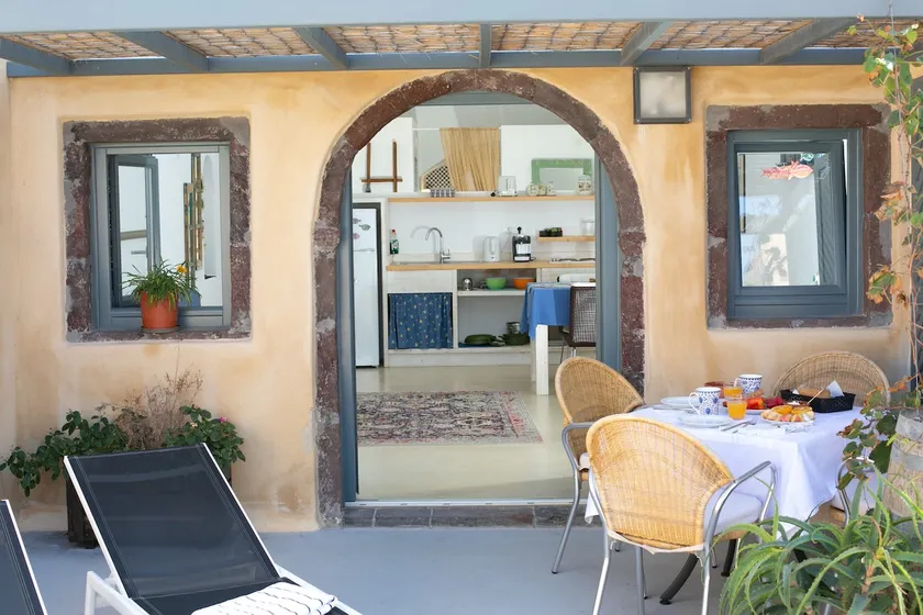 Casa Itaca luxury apartments with private jacuzzi and sea view in Foinikia - Oia - Image 1