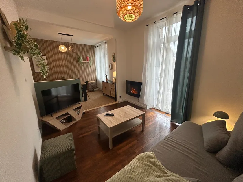 Large apartment and terrace/Marcel Bro/Kinepolis - Image 1