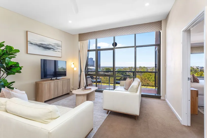 Elevated City Living with Stunning Parkside Views - Image 1