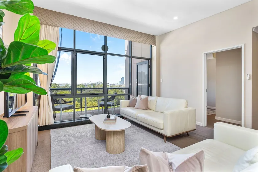 Elevated City Living with Stunning Parkside Views - Image 1