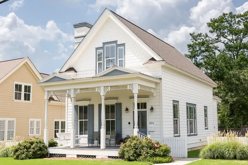 Rosebud Cottage - Luxurious 3 Bedroom in Downtown - Image 1