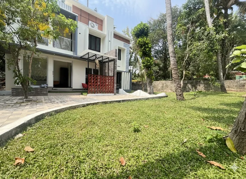 VAR: ZenHaus 2- AC 3 Rooms, Pvt Garden, No Kitchen - Image 1