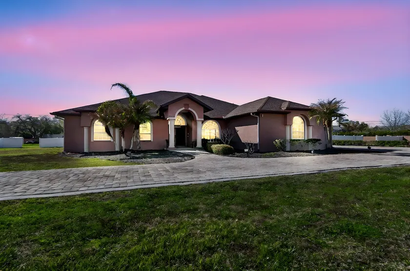 Convoy History Mansion - Image 1