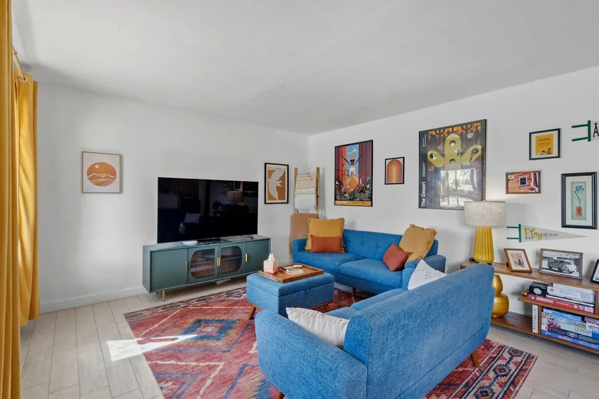 Bright Desert Retreat Pet Friendly - Image 1