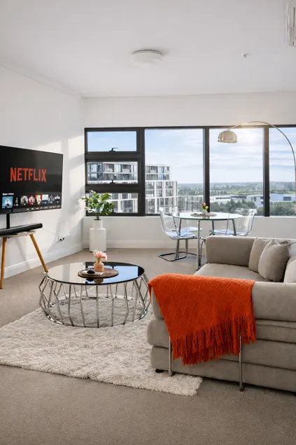 Skyline Retreat Free Parking 2 min to Stadium Sleeps 6 - Image 1